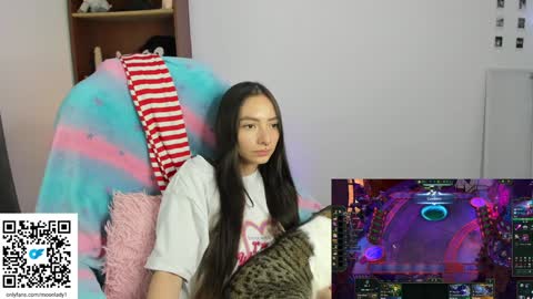 Snapshot of moonlady_ chatting on 12/21/24, 11:34 MOON  online show from 12/21/24, 11:34