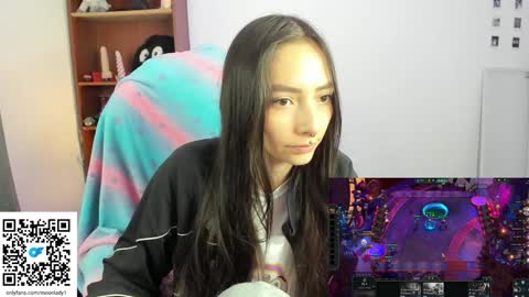 Snapshot of moonlady_ chatting on 12/22/24, 02:39 MOON  online show from 12/22/24, 02:39
