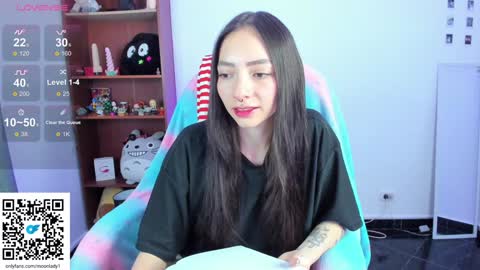 Snapshot of moonlady_ chatting on 12/26/24, 10:52 MOON  online show from 12/26/24, 10:52