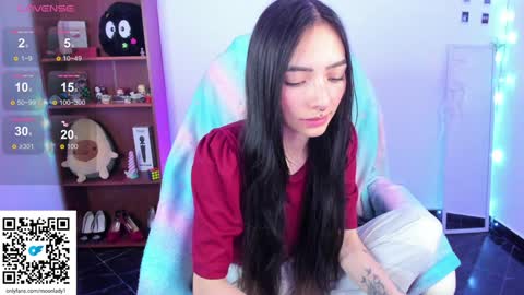 Snapshot of moonlady_ chatting on 01/14/25, 04:04 MOON  online show from 01/14/25, 04:04