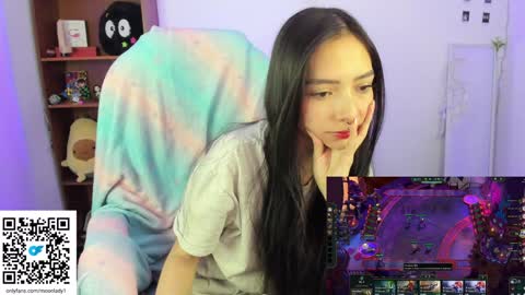 Snapshot of moonlady_ chatting on 01/17/25, 11:07 MOON  online show from 01/17/25, 11:07