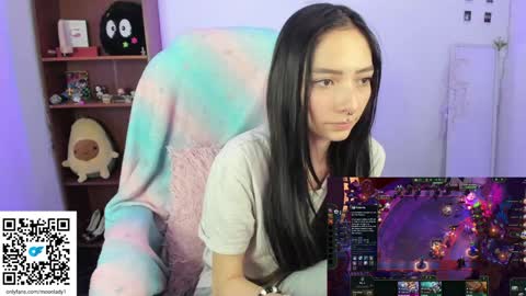Snapshot of moonlady_ chatting on 01/18/25, 05:20 MOON  online show from 01/18/25, 05:20