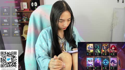 Snapshot of moonlady_ chatting on 01/21/25, 12:25 MOON  online show from 01/21/25, 12:25