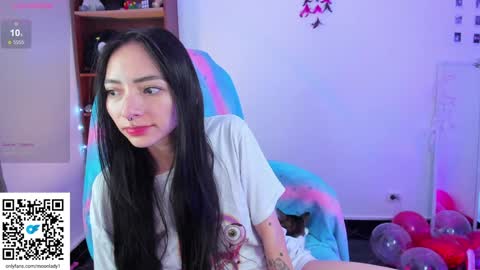 Snapshot of moonlady_ chatting on 02/05/25, 02:29 MOON  online show from 02/05/25, 02:29