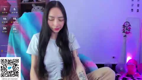 Snapshot of moonlady_ chatting on 03/05/25, 10:10 MOON  online show from 03/05/25, 10:10