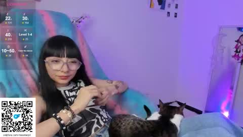 Snapshot of moonlady_ chatting on 10/03/25, 01:13 MOON  online show from 10/03/25, 01:13