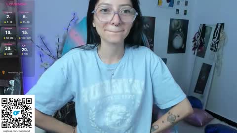 Snapshot of moonlady_ chatting on 11/03/25, 03:19 MOON online show from 11/03/25, 03:19