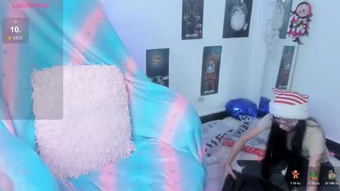 Snapshot of moonlady_ chatting on 12/18/25, 04:40 MOON online show from 12/18/25, 04:40