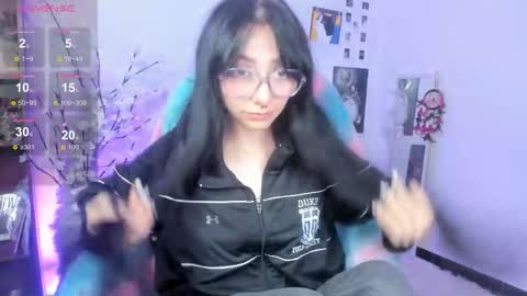 Snapshot of moonlady_ chatting on 12/19/25, 06:31 MOON online show from 12/19/25, 06:31