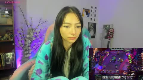 Snapshot of moonlady_ chatting on 12/20/25, 05:03 MOON online show from 12/20/25, 05:03