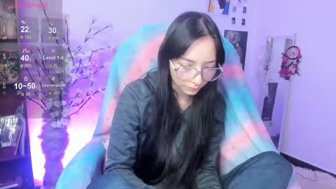 Snapshot of moonlady_ chatting on 12/21/25, 10:28 MOON online show from 12/21/25, 10:28