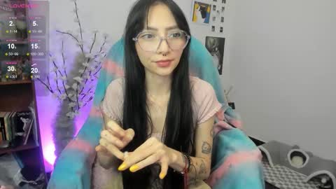 Snapshot of moonlady_ chatting on 02/11/26, 02:27 MOON online show from 02/11/26, 02:27