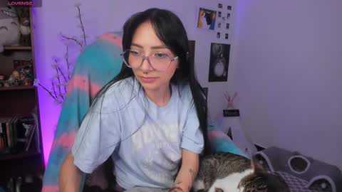 Snapshot of moonlady_ chatting on 02/12/26, 05:02 MOON online show from 02/12/26, 05:02