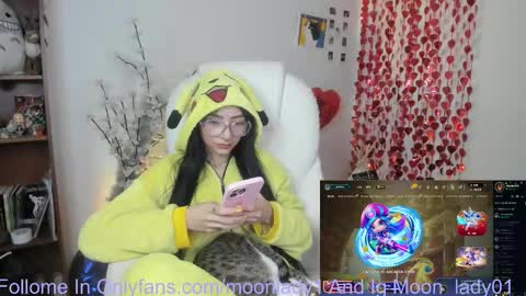 Snapshot of moonlady_ chatting on 02/17/26, 11:22 MOON online show from 02/17/26, 11:22