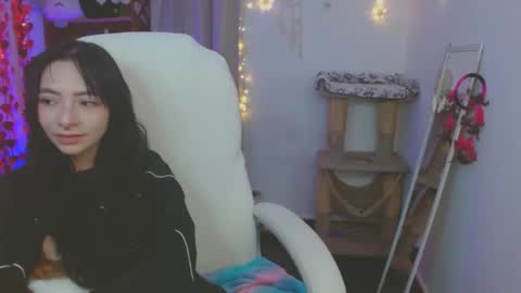 Snapshot of moonlady_ chatting on 05/03/26, 12:27 MOON online show from 05/03/26, 12:27