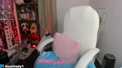 Snapshot of moonlady_ chatting on 05/21/26, 04:30 MOON online show from 05/21/26, 04:30