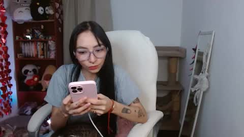 Snapshot of moonlady_ chatting on 05/27/26, 04:53 MOON online show from 05/27/26, 04:53