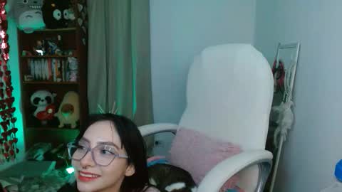 Snapshot of moonlady_ chatting on 05/28/26, 04:10 MOON online show from 05/28/26, 04:10