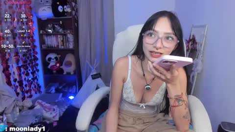 Snapshot of moonlady_ chatting on 05/30/26, 01:14 MOON online show from 05/30/26, 01:14