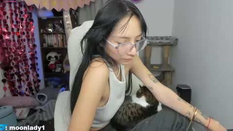 Snapshot of moonlady_ chatting on 06/08/26, 04:13 MOON online show from 06/08/26, 04:13