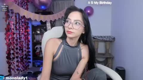 Snapshot of moonlady_ chatting on 06/09/26, 12:00 MOON online show from 06/09/26, 12:00