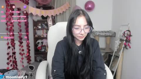 Snapshot of moonlady_ chatting on 06/11/26, 02:33 MOON online show from 06/11/26, 02:33