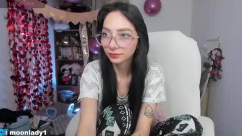 Snapshot of moonlady_ chatting on 06/15/26, 12:57 MOON online show from 06/15/26, 12:57