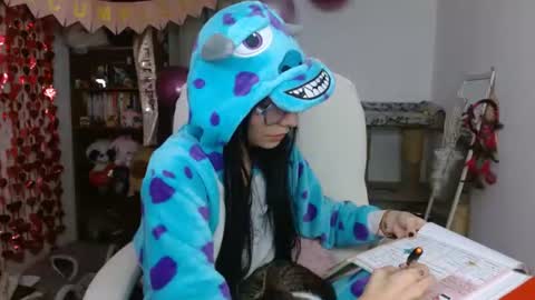 Snapshot of moonlady_ chatting on 06/17/26, 01:52 MOON online show from 06/17/26, 01:52