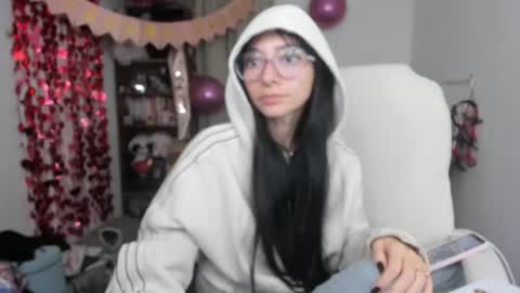 Snapshot of moonlady_ chatting on 06/18/26, 02:45 MOON online show from 06/18/26, 02:45