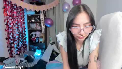 Snapshot of moonlady_ chatting on 06/21/26, 02:58 MOON online show from 06/21/26, 02:58