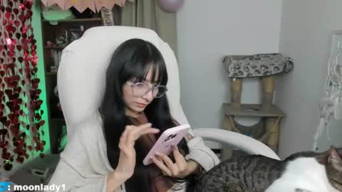 Snapshot of moonlady_ chatting on 07/12/26, 02:13 MOON online show from 07/12/26, 02:13