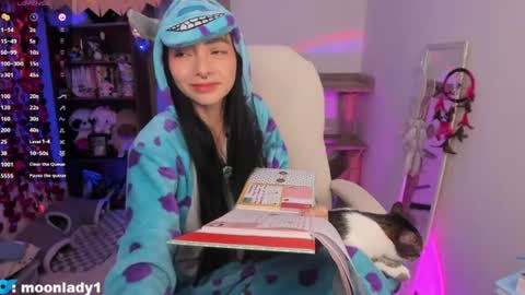 Snapshot of moonlady_ chatting on 07/26/26, 03:25 MOON online show from 07/26/26, 03:25