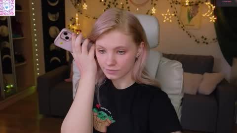 Mia   online show from 03/25/26, 06:47