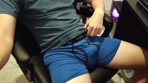 Snapshot of moonlighter7 chatting on 10/25/25, 01:35 moonlighter7 online show from 10/25/25, 01:35