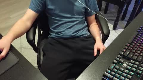 Snapshot of moonlighter7 chatting on 11/10/25, 01:37 moonlighter7 online show from 11/10/25, 01:37