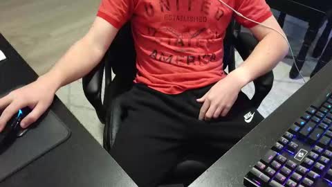 Snapshot of moonlighter7 chatting on 11/24/25, 02:00 moonlighter7 online show from 11/24/25, 02:00