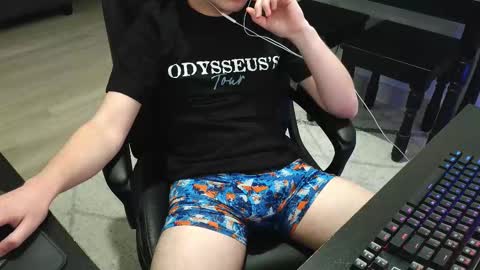 Snapshot of moonlighter7 chatting on 12/16/25, 02:49 moonlighter7 online show from 12/16/25, 02:49