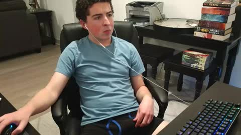 Snapshot of moonlighter7 chatting on 01/14/26, 02:06 moonlighter7 online show from 01/14/26, 02:06