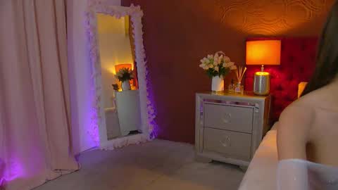 moonligt_iris online show from 11/26/25, 05:41