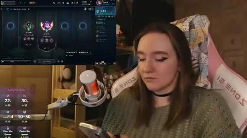Snapshot of moonlish_siren chatting on 07/12/26, 10:12 Katrin online show from 07/12/26, 10:12