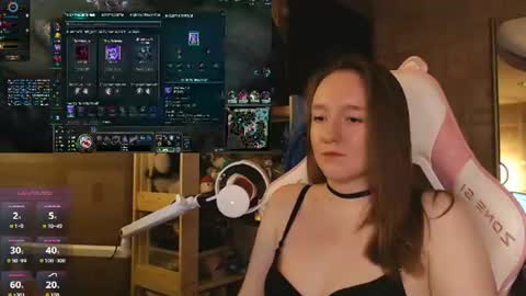 Snapshot of moonlish_siren chatting on 07/15/26, 06:35 Katrin online show from 07/15/26, 06:35
