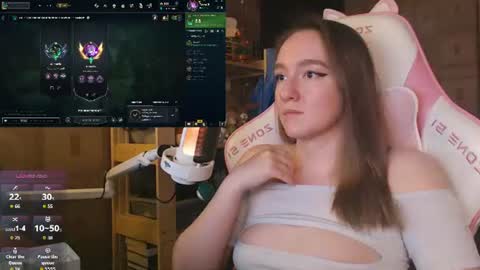 Snapshot of moonlish_siren chatting on 07/21/26, 10:01 Katrin online show from 07/21/26, 10:01