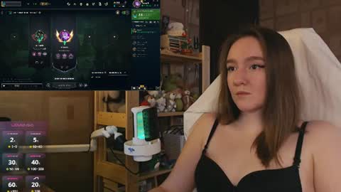 Snapshot of moonlish_siren chatting on 07/27/26, 01:34 Katrin online show from 07/27/26, 01:34