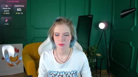 Asuna online show from 10/15/25, 01:33