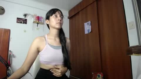 Snapshot of moonlunita chatting on 05/25/26, 10:27 moonlunita online show from 05/25/26, 10:27