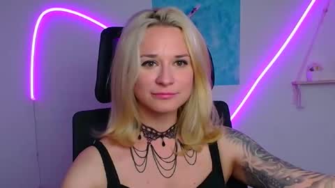 Snapshot of moonsusanna chatting on 05/02/26, 11:37 Susanna online show from 05/02/26, 11:37
