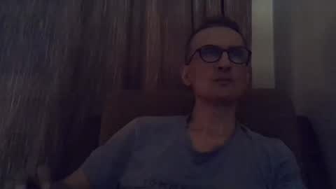 Snapshot of moovurey16 chatting on 11/06/25, 01:56 Alex online show from 11/06/25, 01:56