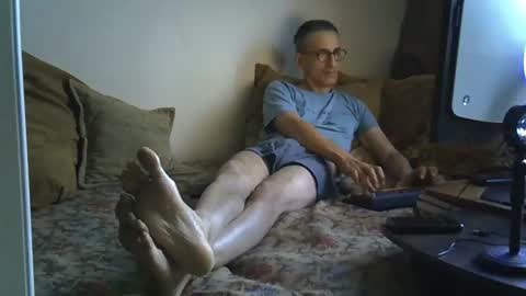 Snapshot of moovurey16 chatting on 11/16/25, 02:28 Alex online show from 11/16/25, 02:28