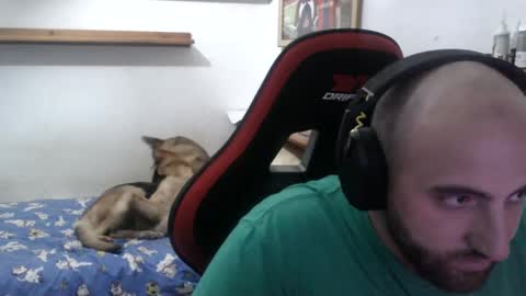 Snapshot of morenoch19 chatting on 12/02/24, 02:19 alejo online show from 12/02/24, 02:19