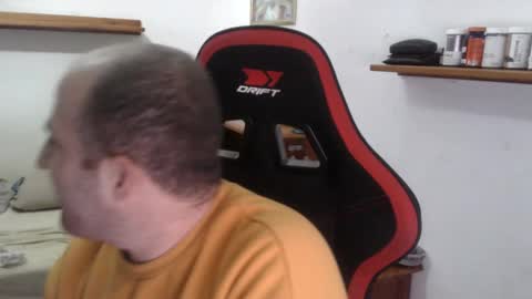 Snapshot of morenoch19 chatting on 12/16/24, 03:11 alejo online show from 12/16/24, 03:11